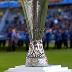 Taça UEFA do FC Porto em exibição na Torre dos Clérigos