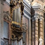Pipe organ daily concerts